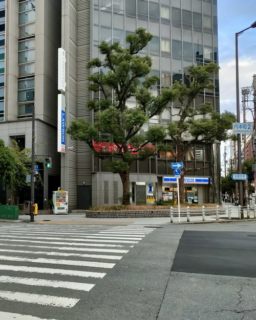 内本町2交差点を左折